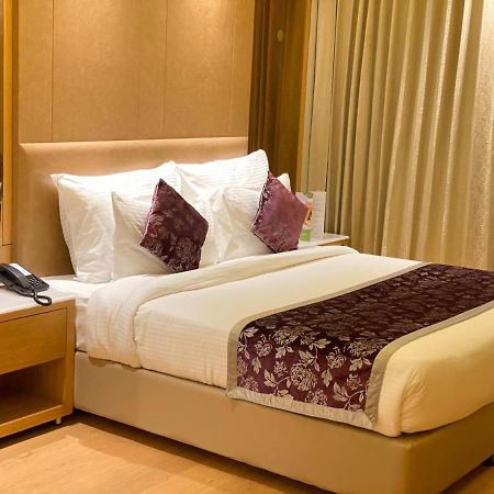 Nirvana Luxury Hotel L Λουντιάνα Εξωτερικό φωτογραφία