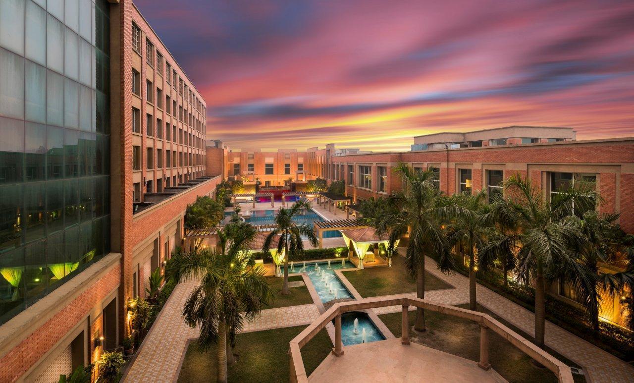 Nirvana Luxury Hotel L Λουντιάνα Εξωτερικό φωτογραφία
