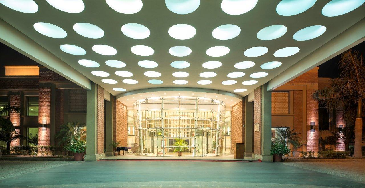 Nirvana Luxury Hotel L Λουντιάνα Εξωτερικό φωτογραφία