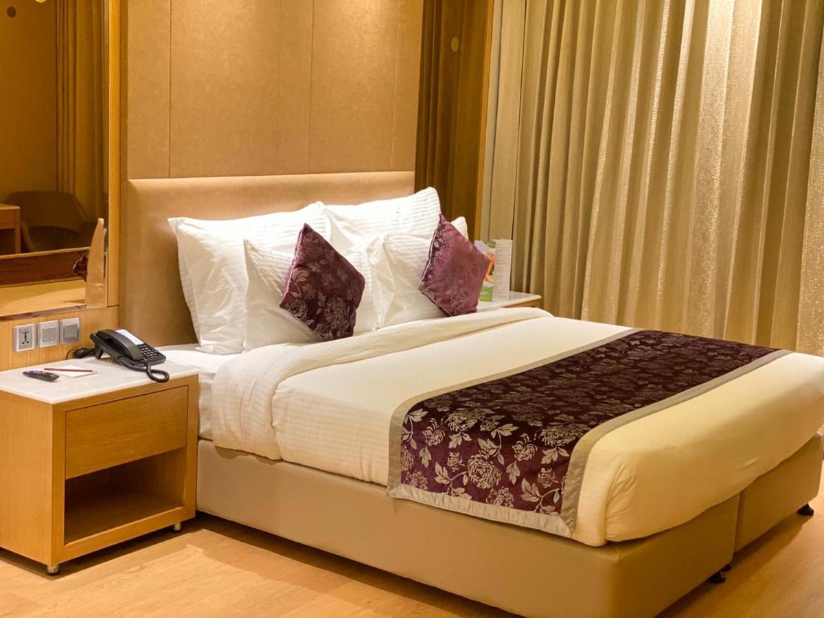 Nirvana Luxury Hotel L Λουντιάνα Εξωτερικό φωτογραφία